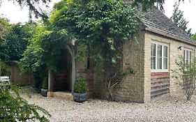 Cosy Cottage In The Heart Of The Cotswolds